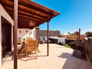 Lovely Villa Atienza 99 with hot tub