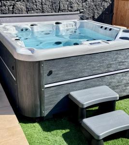 Lovely Villa Atienza 99, private hot tub, communal pool
