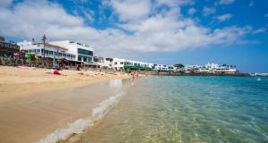 Bright apartment 2 minutes from the beach