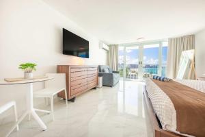 LUX Studio ON Beach with Parking & Gym at ESJ