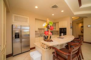 Bella Vista 2C - 3 bdr 3 1 and a half bath