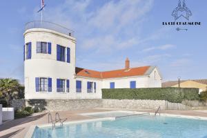 Vivez dans cet ancien semaphore avec vue mer