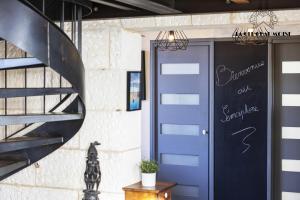 Vivez dans cet ancien semaphore avec vue mer