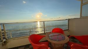 Panoramic Sea View Stay Beachfront Center Location