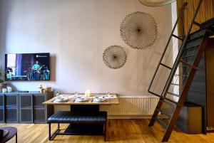 Industrial Charm, Cosy Comfort