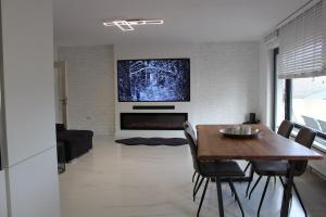 Central apartment with XXL TV, full kitchen & fireplace