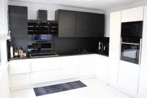 Central apartment with XXL TV, full kitchen & fireplace