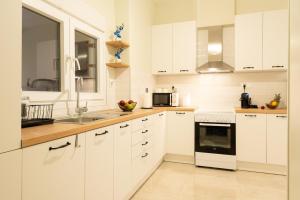 Quiet but Central The Kristalli Retreat