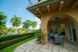 Bella Vista 3F- 3 bdr 3 1 and a half Bath Family