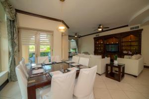 Bella Vista 3F- 3 bdr 3 1 and a half Bath Family