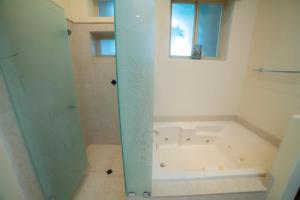 Bella Vista 3F- 3 bdr 3 1 and a half Bath Family