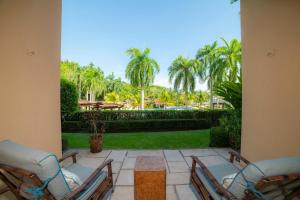 Bella Vista 3F- 3 bdr 3 1 and a half Bath Family