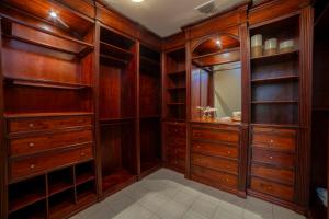 Bella Vista 3F- 3 bdr 3 1 and a half Bath Family