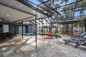 Minutes to Siesta Key Featuring Pool Mini Golf Hammock Game Room and Bikes