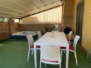 La Befana - LA CASA DI LAURA - JACUZZI & GARDEN