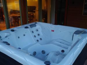 Erdő mellett lebzselő