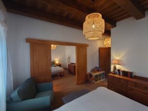 Erdő mellett lebzselő