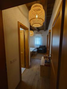 Erdő mellett lebzselő