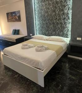 Gregory LeM Collection