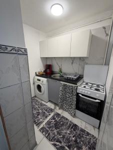 Garsonieră parter, 1 dormitor cu terasa si loc de joacă, PARCARE GRATUITĂ, Craiova