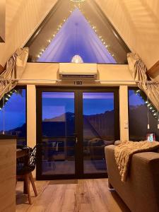 Chalés Luna in rio A-Frame Houses piscina privada vista rio e montanhas no PNPG