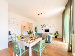 Lakeview Apartment with Terrace and Lake Iseo View in Lovere Center