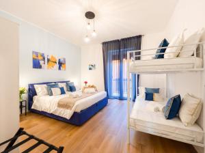 Lovere -Modern Apartment with Balcony, Lake View & AC