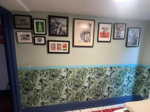 Arty hideaway with courtyard near beach