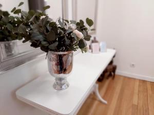 Habitación con baño privado cerca del metro