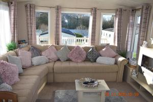 Whitecliff bay Bembridge, 3 x bedrooms, Cosy Caulkers Rest 10, Main side of the resort by the beach, pools & entertainment