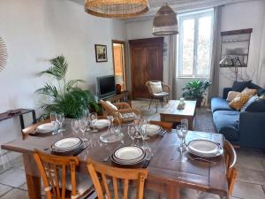 Le Logis du Moulin Gîte avec Jacuzzi, à 800m de la Cité Médiévale