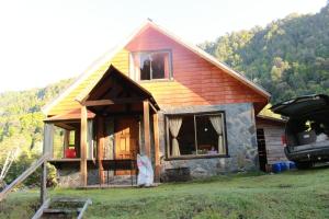 10 hectáreas de montaña con cabaña, senderos, saltos de agua y más