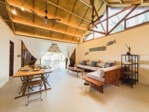 Beachfront Katutubo Villa -the world ends