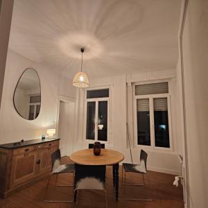 Appartement avec terrasse couverte jardinet 500m de la plage