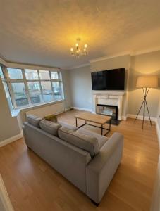 Gravesend - 4 bedroom house great for contractors