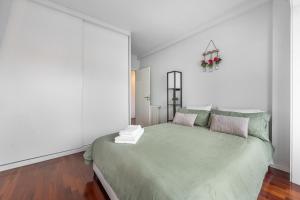 Castelo Point - 2BR Luxe Apartment in the Heart of Guimarães