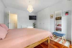 Castelo Point - 2BR Luxe Apartment in the Heart of Guimarães