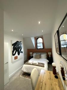 Warm and Modern Leeds Apartment, Super Central