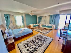 Four Seasons hotel apartments