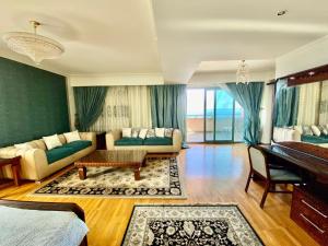 Four Seasons hotel apartments