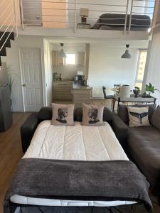 Duplex Clover Suites in Providencia