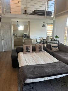 Duplex Clover Suites in Providencia