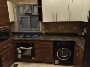 Modern 3-Bedroom Apartment Near Airport, New Cairo & Pyramids