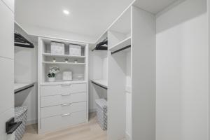 Board Games, King Bed, Cocoa Bar, & Firewood!