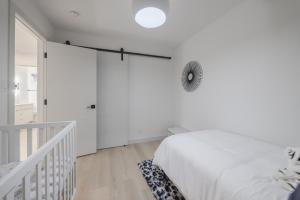 Board Games, King Bed, Cocoa Bar, & Firewood!