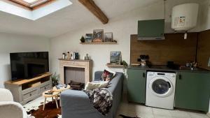 Appartement style chalet proche Cité Carcassonne & lac de la Cavayère