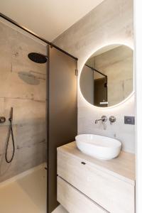 Oceans, 2 apartments connecting doors