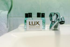 Entire Sonora Park Hotel Sleeps 37 Central Pier