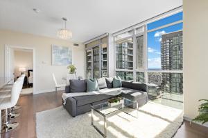 Ultra Luxurious 2.5 Bedroom 2 Full Bathroom 1 Parking Condo Near SQ1 Striking Views