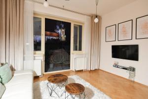 Romantic Cathedral View Apt Old Town, Balcony